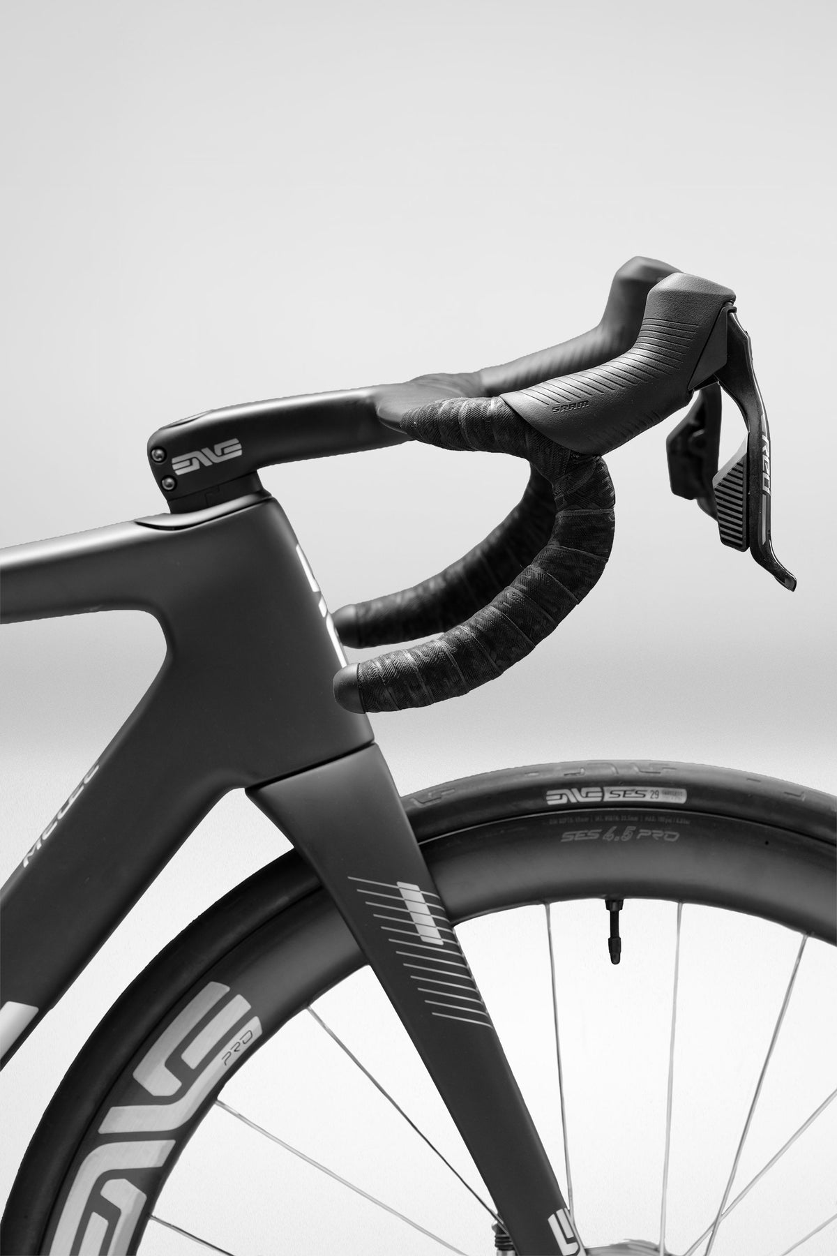 SES AERO PRO V2とRace Bar Tapeの装着例